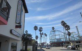 Carousel Beach Inn